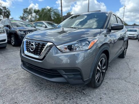 Used 2019 Nissan Kicks SV image 3