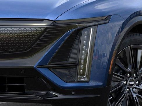 New 2025 Cadillac Lyriq Sport image 10