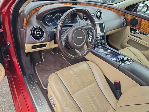 Used 2011 Jaguar XJ RWD image 16