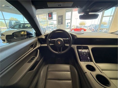 Used 2022 Porsche Taycan image 12