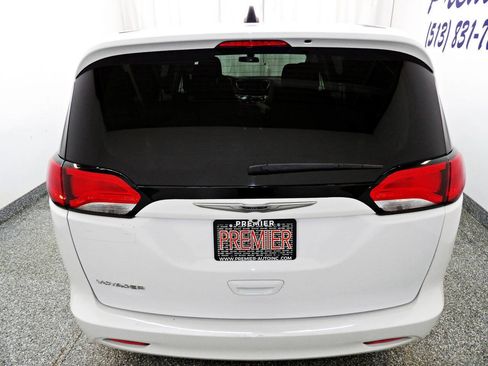 Used 2021 Chrysler Voyager LX FWD image 5