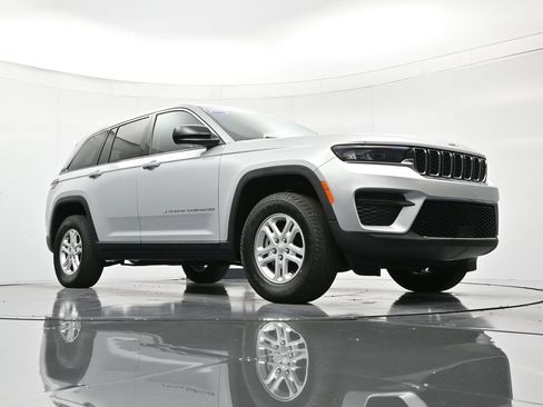 Used 2023 Jeep Grand Cherokee Laredo image 38