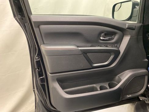 Used 2024 Nissan Titan PRO-4X w/ Pro-4x Convenience Package image 10