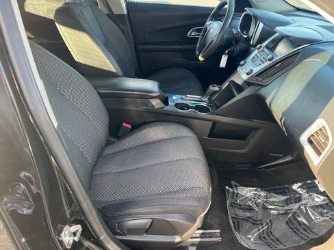 Used 2017 Chevrolet Equinox LS FWD image 25