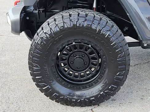 Used 2025 Jeep Gladiator Sport image 14