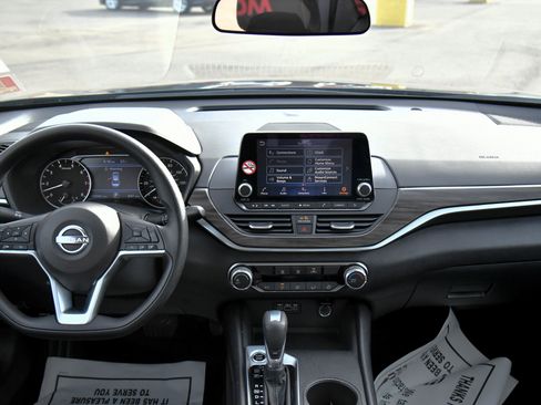 Used 2025 Nissan Altima 2.5 SV image 32