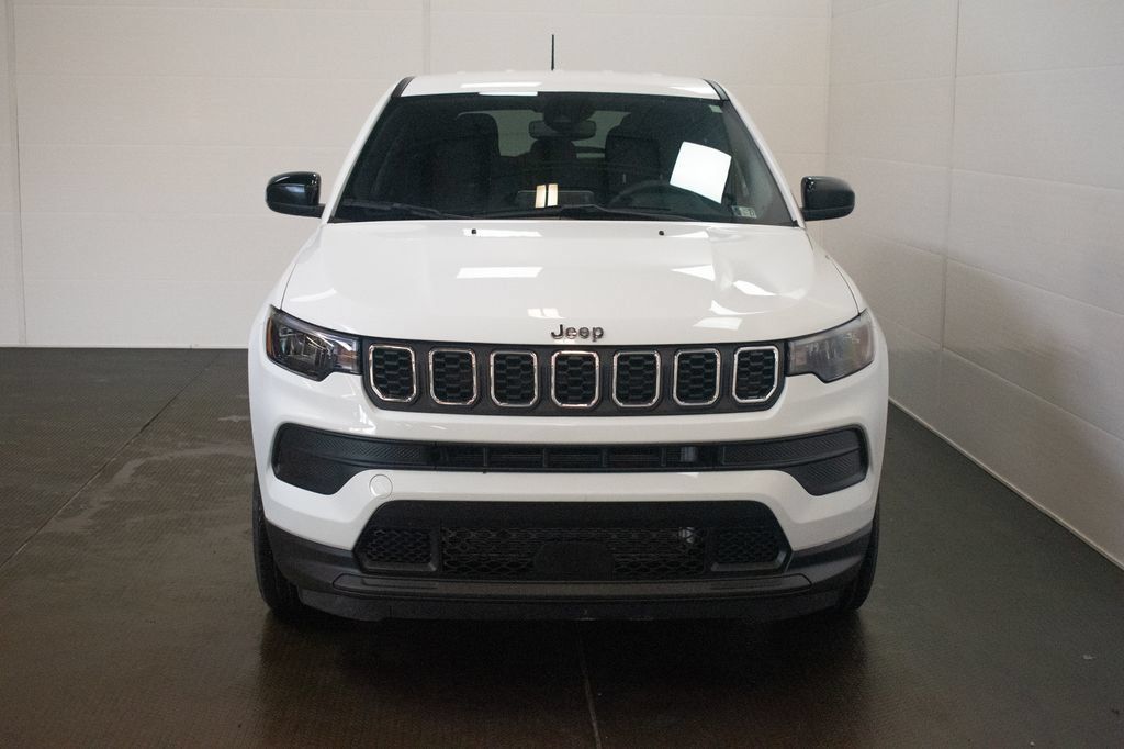 Used 2025 Jeep Compass Sport AWD/4WD image 2