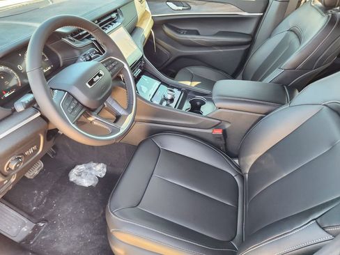 New 2025 Jeep Grand Cherokee L Limited image 9