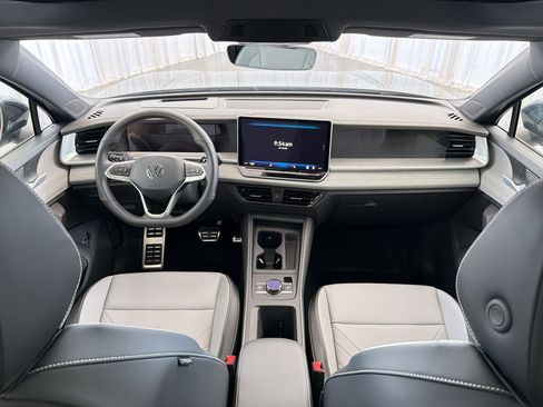 New 2026 Volkswagen Tiguan SE R-Line FWD image 17