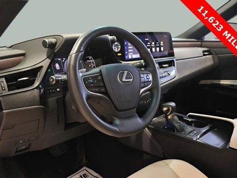 Used 2025 Lexus ES 300h w/ Premium Package image 29