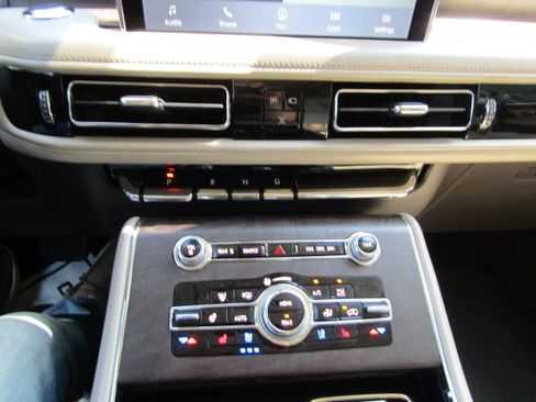 Used 2022 Lincoln Aviator Reserve w/ Equipment Group 201A AWD/4WD image 26