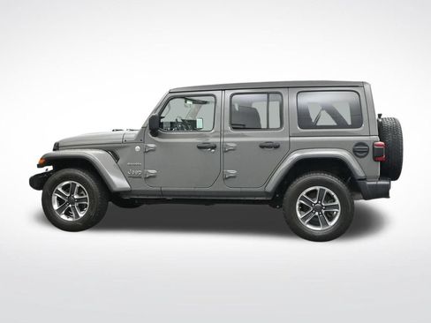 Used 2022 Jeep Wrangler Unlimited Sahara w/ LED Lighting Group AWD/4WD image 9