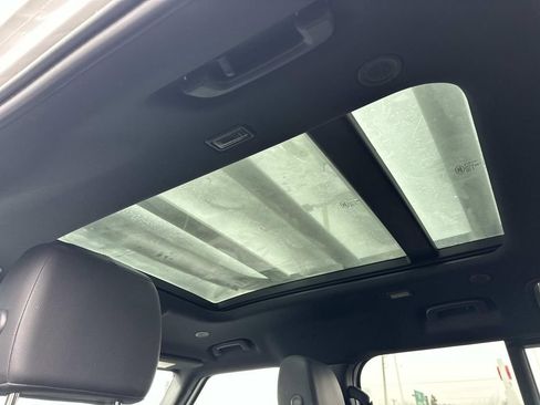 Used 2023 Land Rover Defender 110 S image 13