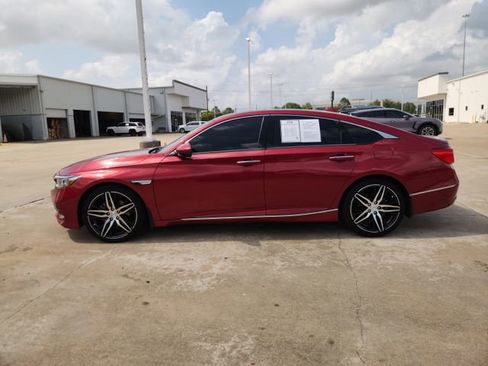 Used 2018 Honda Accord Touring image 4