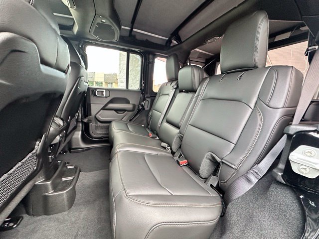 Used 2025 Jeep Wrangler Unlimited Sahara AWD/4WD image 23