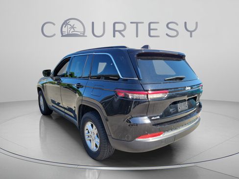 Certified 2025 Jeep Grand Cherokee Laredo w/ Trailer Tow Package AWD/4WD image 2