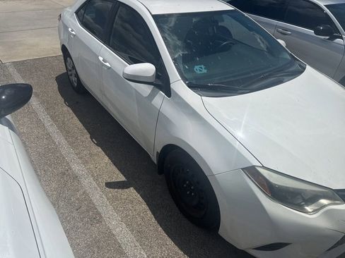Used 2016 Toyota Corolla LE FWD image 3