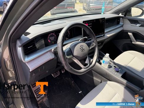 Used 2025 Volkswagen Tiguan SE R-Line AWD/4WD image 14