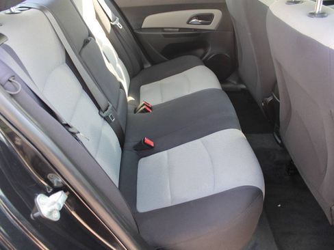 Used 2014 Chevrolet Cruze LS FWD image 6