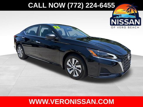 Used 2025 Nissan Altima 2.5 S FWD image 1