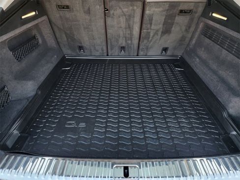 Used 2022 Audi Q8 Premium Plus image 32