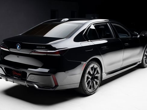 Used 2024 BMW i7 eDrive50 w/ M Sport Package image 31