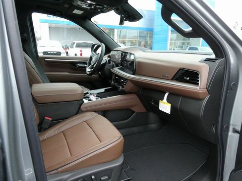 New 2026 Chevrolet Suburban High Country image 11