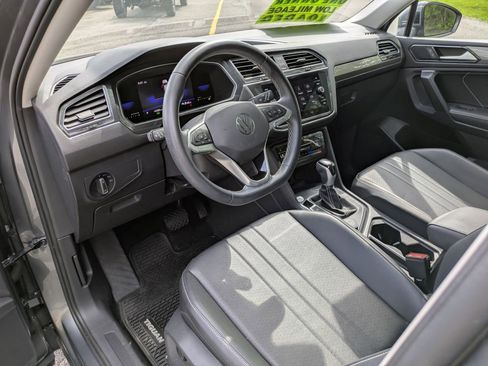 Used 2023 Volkswagen Tiguan SE AWD/4WD image 11