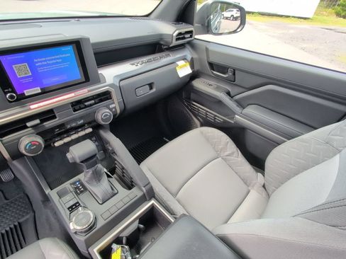 Certified 2026 Toyota Tacoma SR5 AWD/4WD image 23