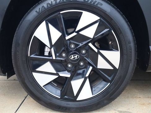 Certified 2025 Hyundai Kona SEL FWD image 5