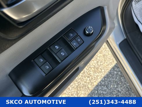 Used 2018 Toyota Highlander XLE image 22