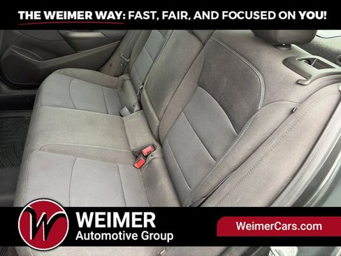 Used 2018 Chevrolet Cruze LT w/ Convenience Package FWD image 11