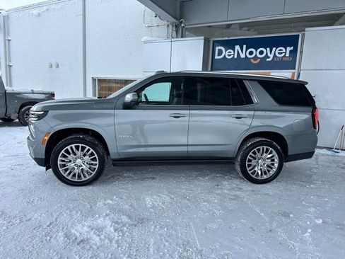 Used 2025 Chevrolet Tahoe High Country image 12