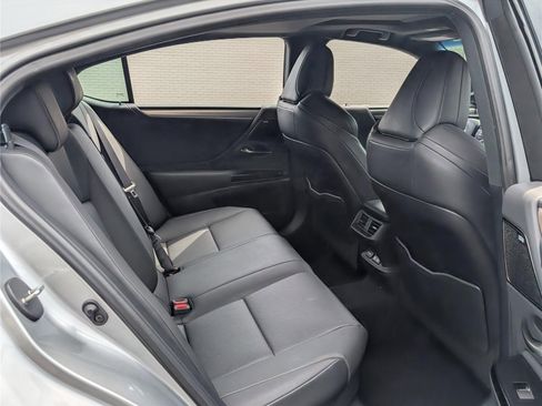 Used 2024 Lexus ES 300h F Sport image 12