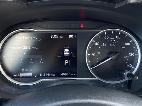 Used 2023 Nissan Versa SV image 21