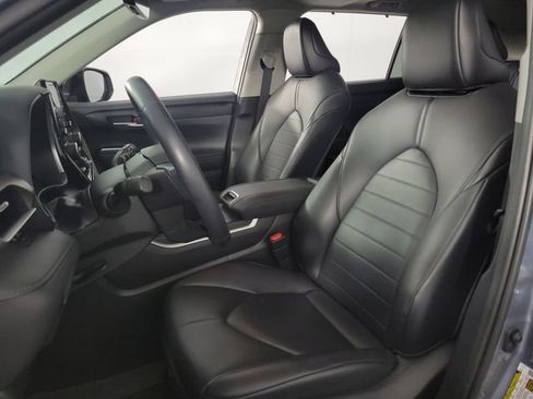 Used 2021 Toyota Highlander XLE FWD image 14