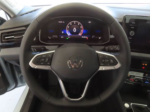 New 2026 Volkswagen Jetta SE FWD image 16