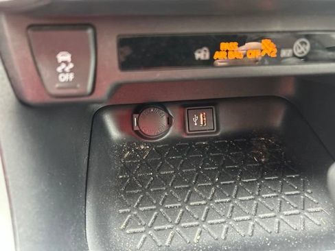 Used 2025 Toyota RAV4 XLE w/ Convenience Package AWD/4WD image 18