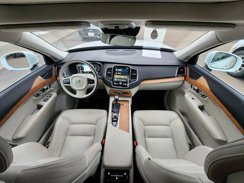 Used 2021 Volvo XC90 T6 Momentum w/ Climate Package image 19