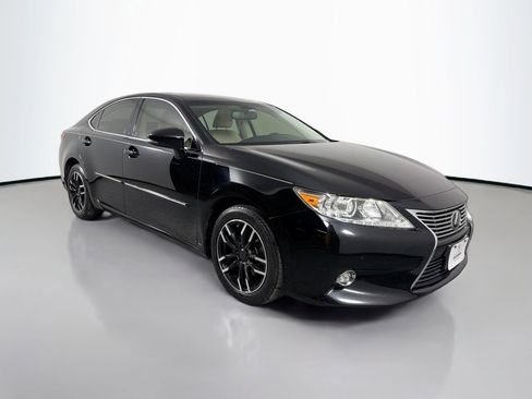 Used 2015 Lexus ES 350 w/ Luxury Package image 4