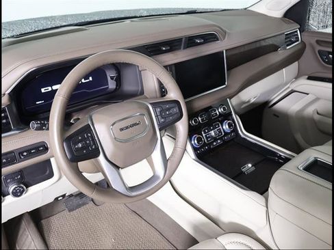 Used 2023 GMC Yukon Denali RWD image 6