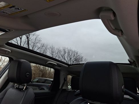 Used 2025 Land Rover Discovery Sport S image 12