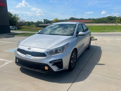Used 2019 Kia Forte LXS FWD image 2