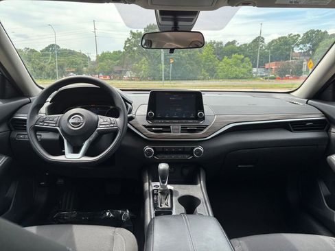 Used 2025 Nissan Altima 2.5 SV FWD image 33