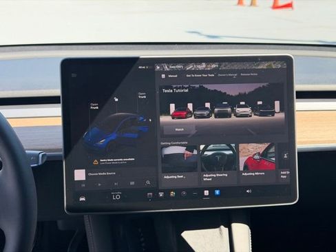 Used 2023 Tesla Model Y Performance AWD/4WD image 13