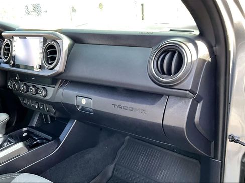 Certified 2020 Toyota Tacoma TRD Off-Road image 15