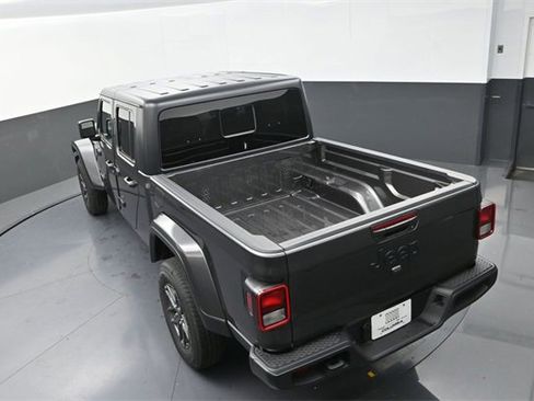 New 2025 Jeep Gladiator Sport image 13