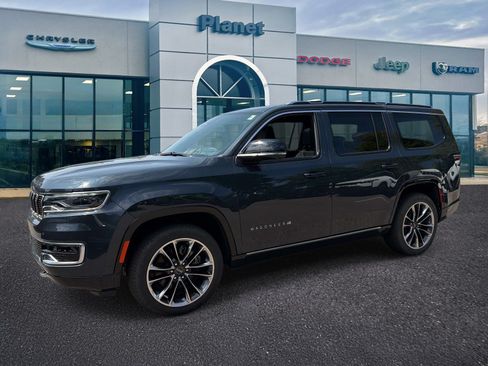 Used 2025 Jeep Wagoneer Series III w/ Premium Group I AWD/4WD image 4