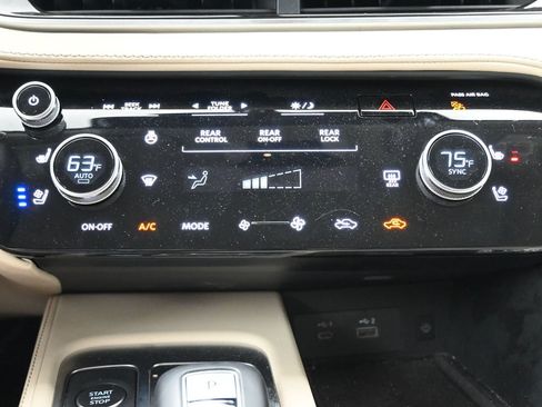 Used 2025 INFINITI QX60 Luxe FWD image 19