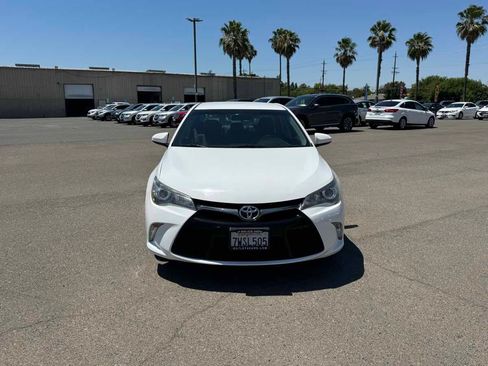 Used 2017 Toyota Camry SE FWD image 4